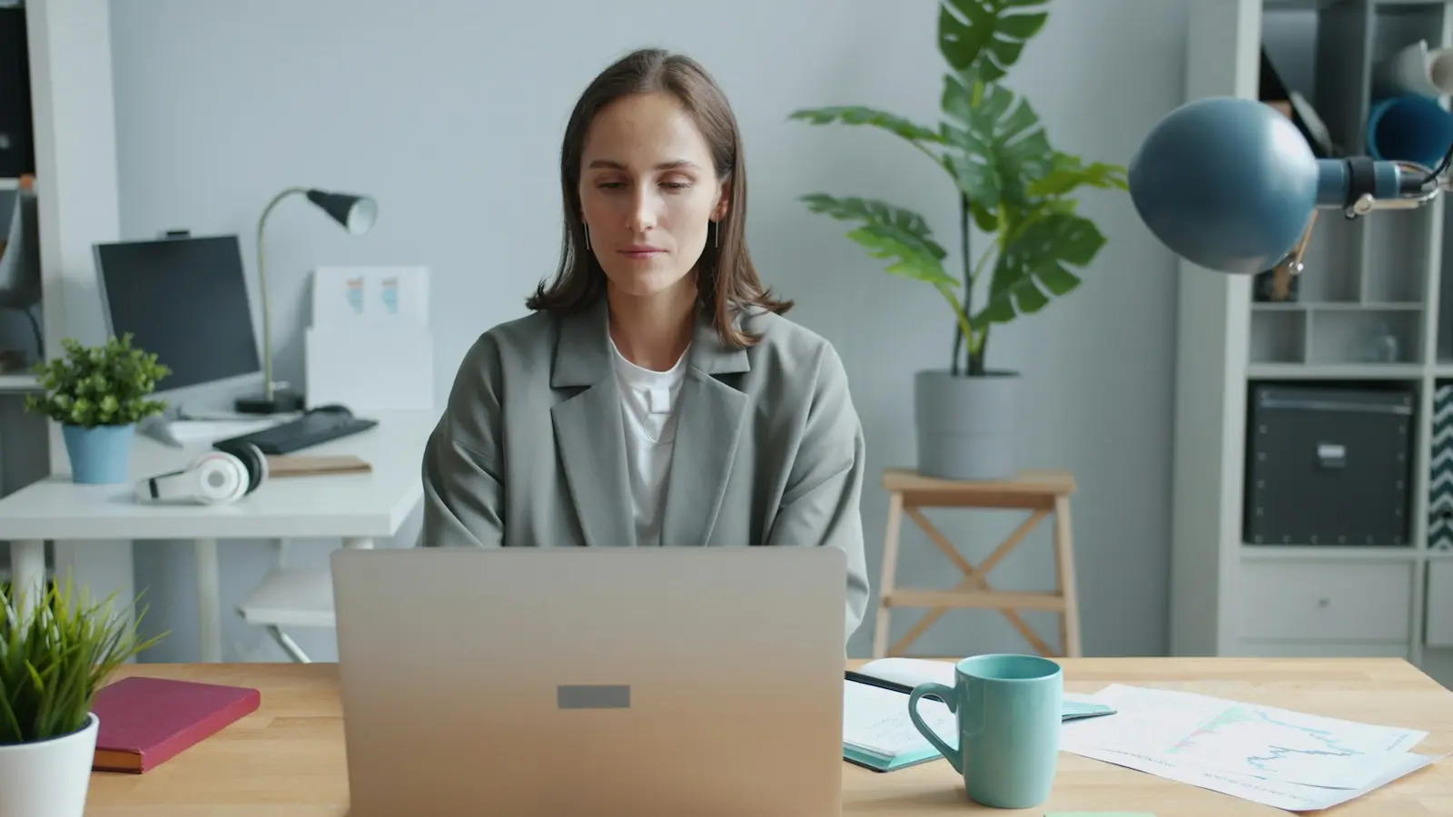 Richtig sitzen am Schreibtisch – ergonomische Sitzhaltung im Homeoffice